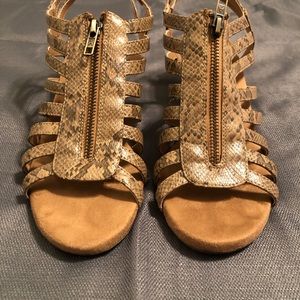 Aerosols Sandles size 10 Snake Skin Color